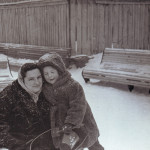 1958 год. Софья гуляет в саду Аквариум вместе с мамой Изабеллой Воложинской