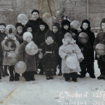 1956 год. Прогулочная группа в саду «Аквариум». Софья Мадорская первая слева в первом ряду